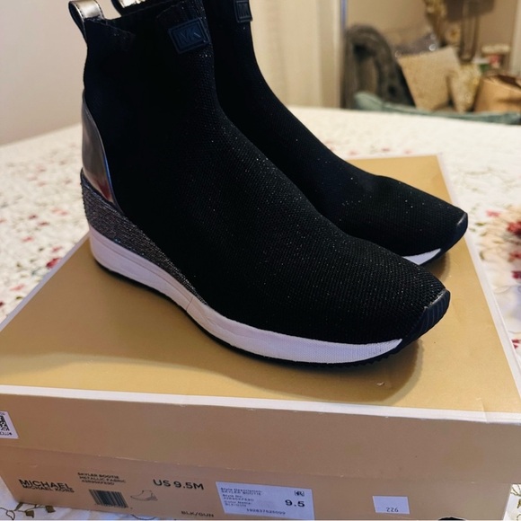 Michael Kors Black Athletic Shoes Streamlined Comfort - Picture 1 of 3